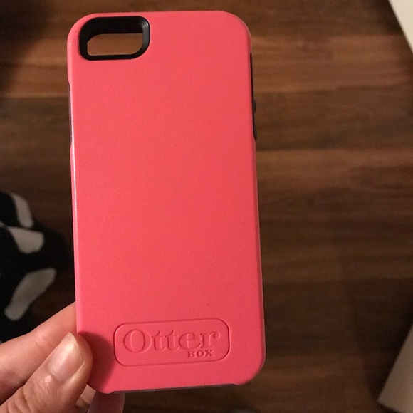 iPhone 5s phone case. - Picture 1 of 2